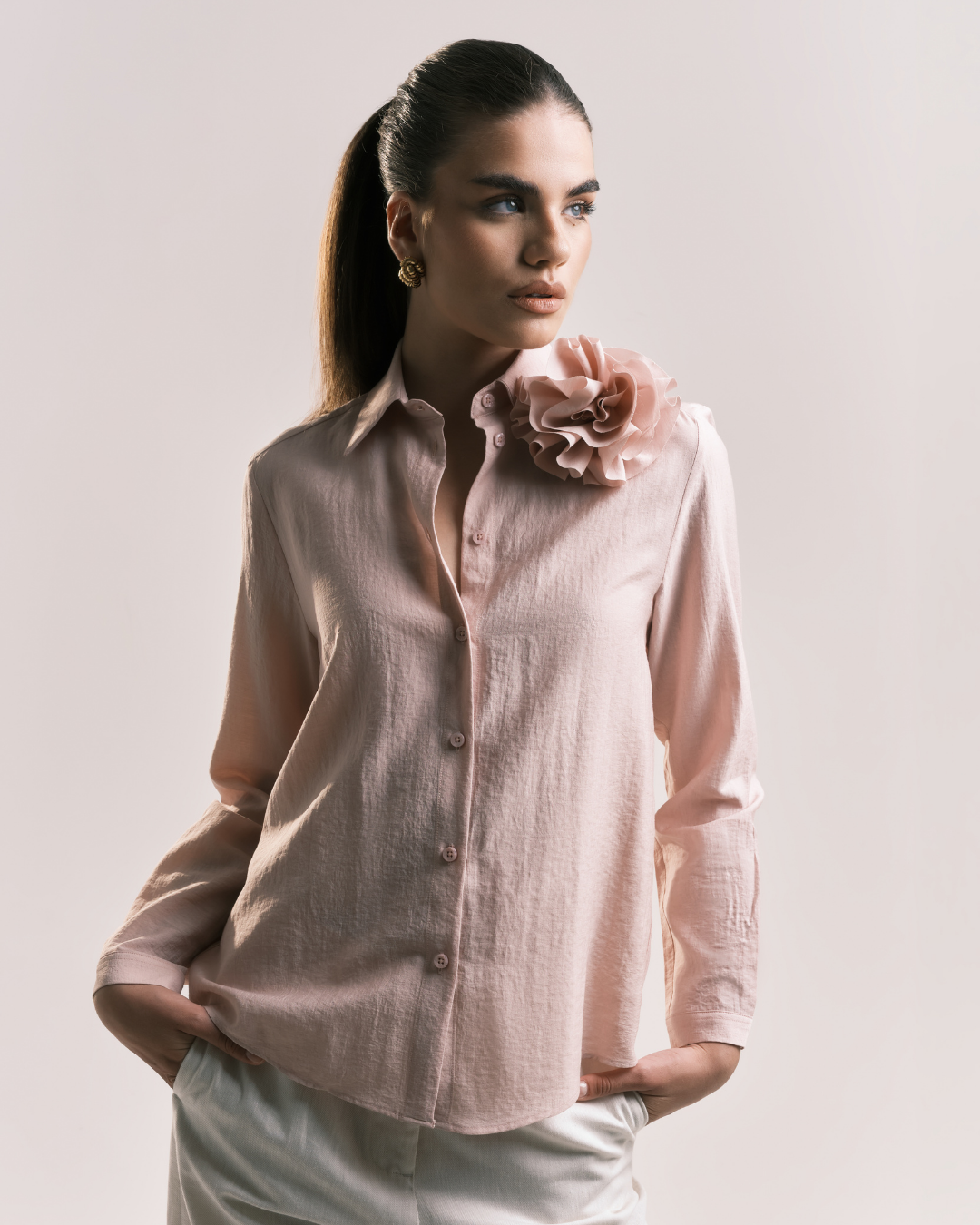 Camicia con applicazione floreale