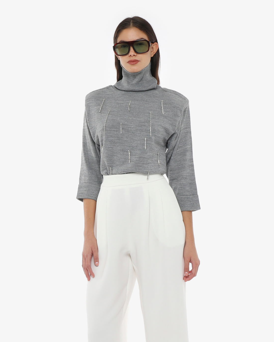 Maglia con collo alto e manica corta con applicazione gioiello